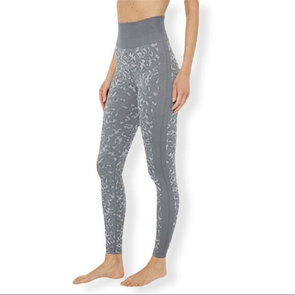 Studio Kylie Splendid Women's Activewear Cropped Workout Leggings grey leopard M - Picture 2 of 5